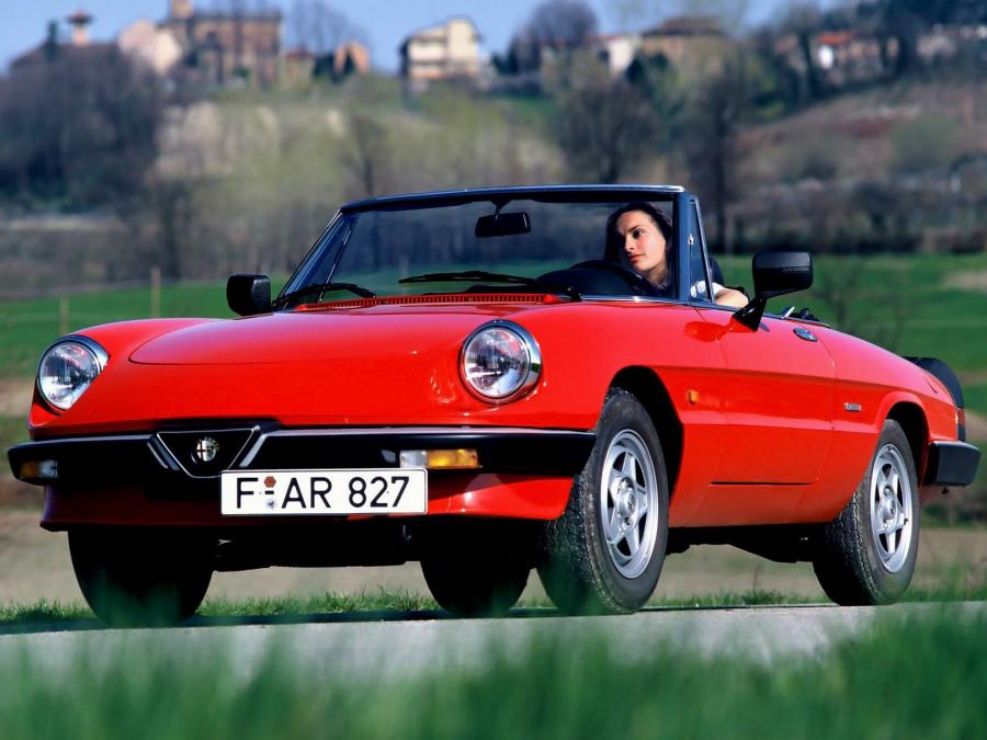  Alfa Romeo Spider 1986 года  (фото 2 из 12)